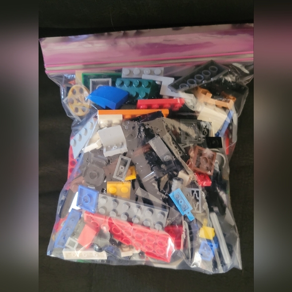 LEGOS Random Assortment Of Building Blocks 2lb Bag - Picture 2 of 2
